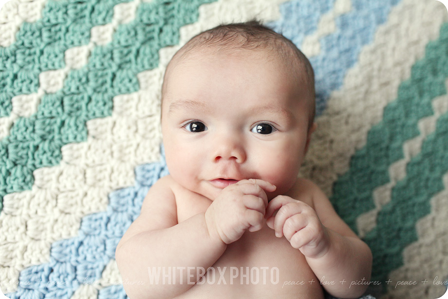 oliver_20_greensboro_newborn_photographer.jpg