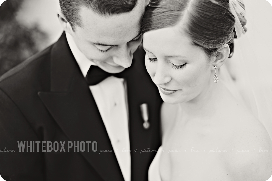 anne_colin_440_bw_proximity_hotel_wedding.png