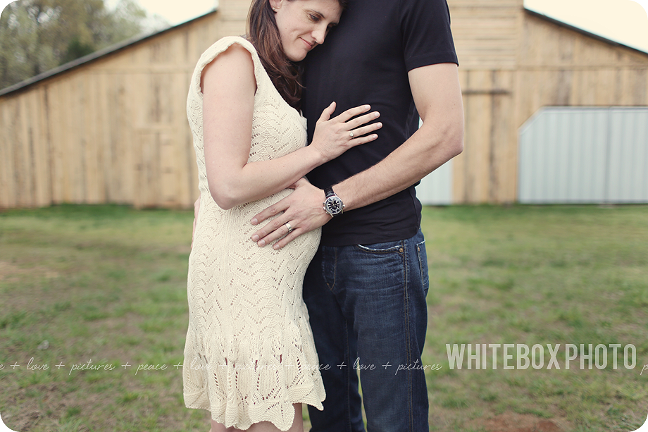 betsy_maternity_021_charlotte_maternity_photographer.png