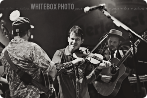 merlefest 2016 old-crow medicine show performance images by whitebox photo.