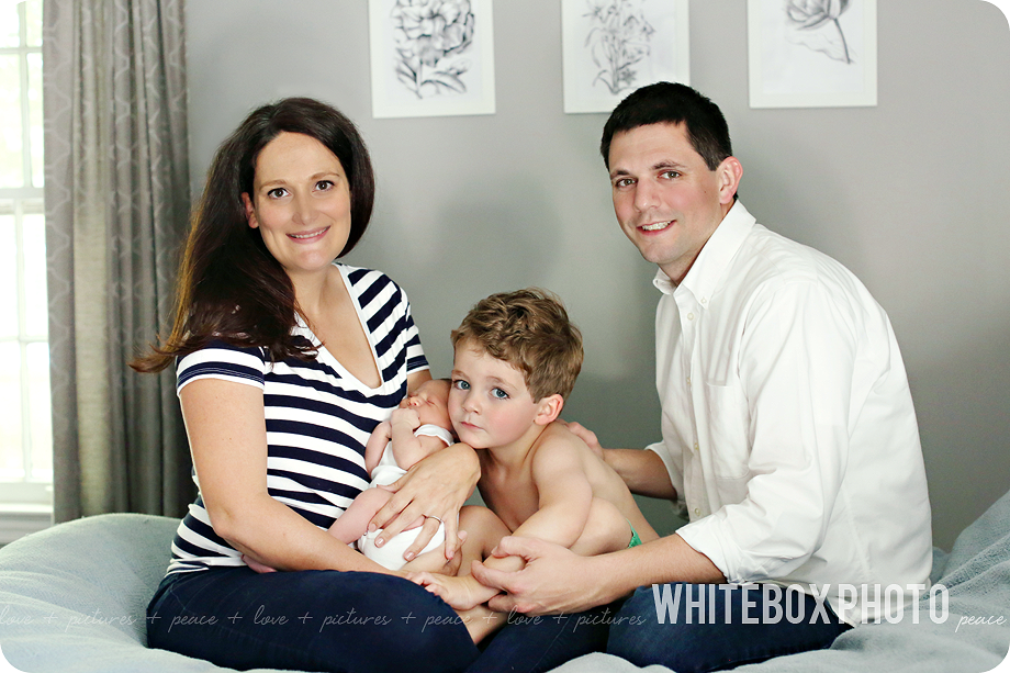 cousin william's newborn session in their home by whitebox photo 2017.