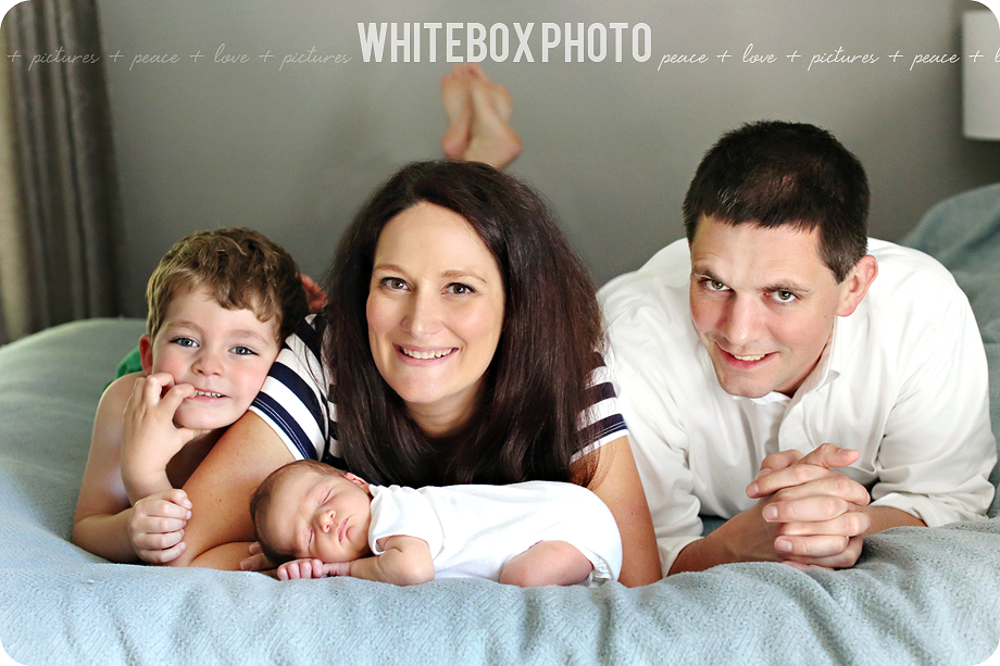 cousin william's newborn session in their home by whitebox photo 2017.