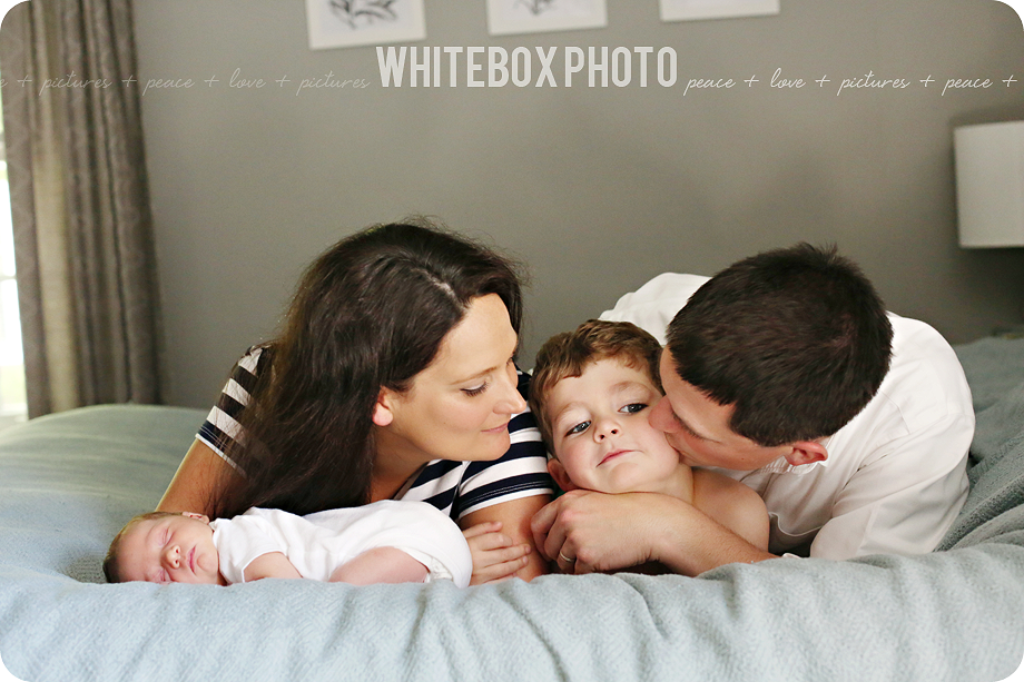 cousin william's newborn session in their home by whitebox photo 2017.